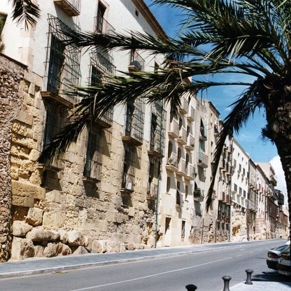 Tarragona.- Muralla romana construïda en el S. II aC. amb una longitud d’uns 3’5 Kms. del que es conserva al voltant d’un Km (9/1998)