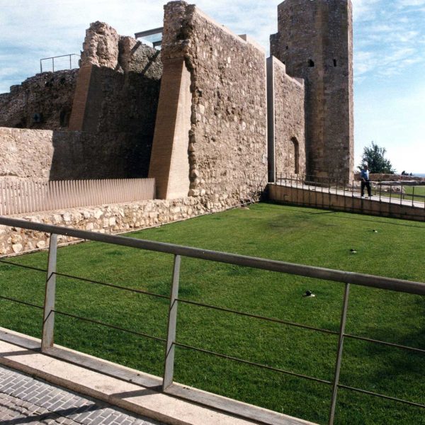 Tarragona.- Torre de les Monges construïda en el S. XIV a l’ampliar-se les existents a la part baixa de Tarragona fins arribar al circ romà (9/1998)