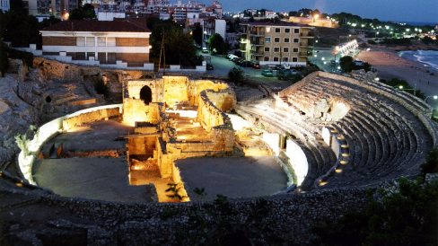 Tarragona.- Anfiteatre romà, S. II dC. de planta el·líptica amb grades excavades a la roca amb capacitat per 14.000 espectadors (9/1998)