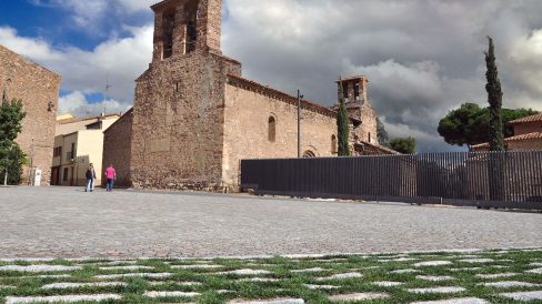 Terrassa.- Esglésies visigòtiques de Sant Pere. Conjunt format per les esglésies de S. Pere, S. Miquel i Sta. Maria dins l’antic nucli visigòtic d’Egara (10/2012)