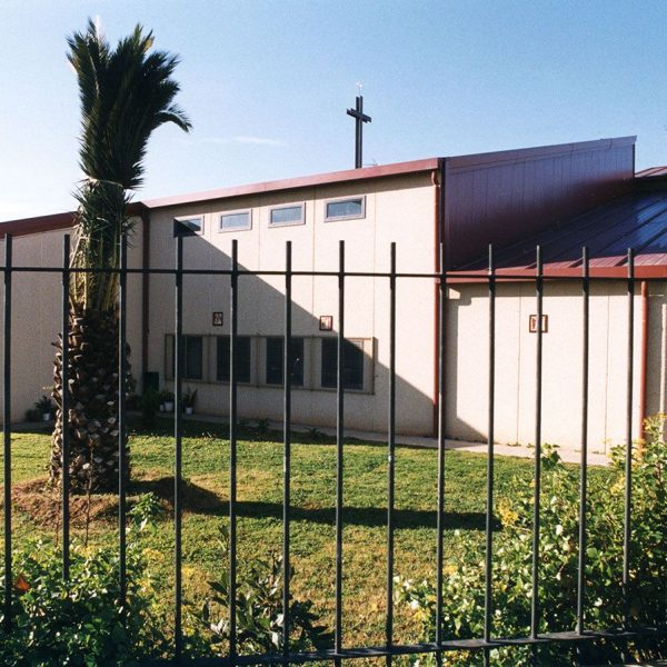 Terrassa.- Església de Sant Pau, d’estil modern de l’any 1998. Consta de planta baixa i tres pisos que acullen una sala d’actes i dependències pel rector (1/2004)