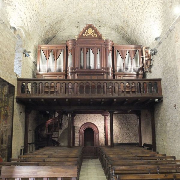 Terrassa.- Església de Sant Pere - Orgue de l’any 1926 procedent del Conservatori de Música de Barcelona que va substituir l’original cremat per la guerra (10/2012)