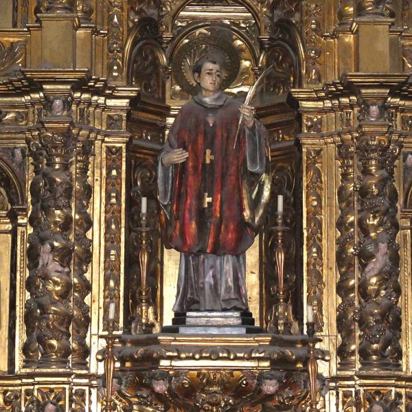 Terrassa.- Església romànica de Sant Pere – Imatge moderna de Sant Valentí presidint el retaule del S. XVII. Les imatges originals foren cremades per la guerra (10/2012)