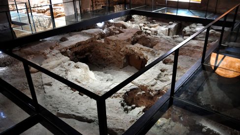 Terrassa.- Antiga rectoria on s’ubica la Seu d’Egara. En el subsòl s’ha descobert les restes del baptisteri de l’antiga seu episcopal (10/2012)