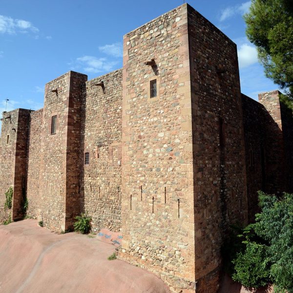 Terrassa.- Castell-Cartoixa de Vallparadís, S. XII/XIV de planta rectangular amb quatre torres als angles i tres bestorres. En el S. XIV es va convertir en cartoixa (9/2018)