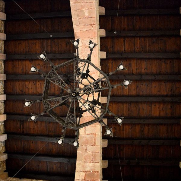 Terrassa.- Castell-Cartoixa de Vallparadís, S. XII/XIV – Església conventual dels cartoixans del S. XIV de coberta plana suportada per quatre arcs diafragmàtics (10/2018)