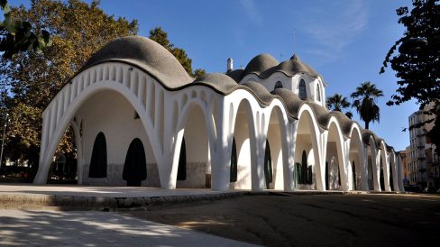 Terrassa.- Masia Freixa d’estil modernista construïda l’any 1896 com fàbrica i reformada en els anys 1907-14 per Lluís Moncunill com habitatge particular (11/2012)