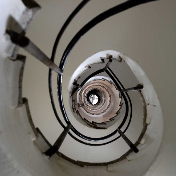 Terrassa.- Masia Freixa d’estil modernista dels anys 1907-14 de l’arquitecte Lluís Moncunill – Interior de l’escala de cargol de la torre (11/2018)