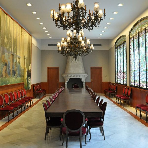 Terrassa.- Casa Alegre de Sagrera d’estil neoclàssic/modernista de l’any 1910 – Menjador amb un plafó ornamental d’Alexandre de Riquer (10/2012)