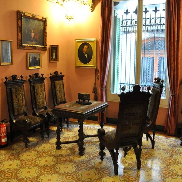 Terrassa.- Casa Alegre de Sagrera d’estil neoclàssic/modernista de l’any 1910 – Exemples d’estances privades de la casa (10/2012)