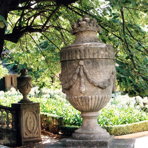 Terrassa.- Casa Alegre de Terrassa – Varis aspectes dels jardins (7/1997)
