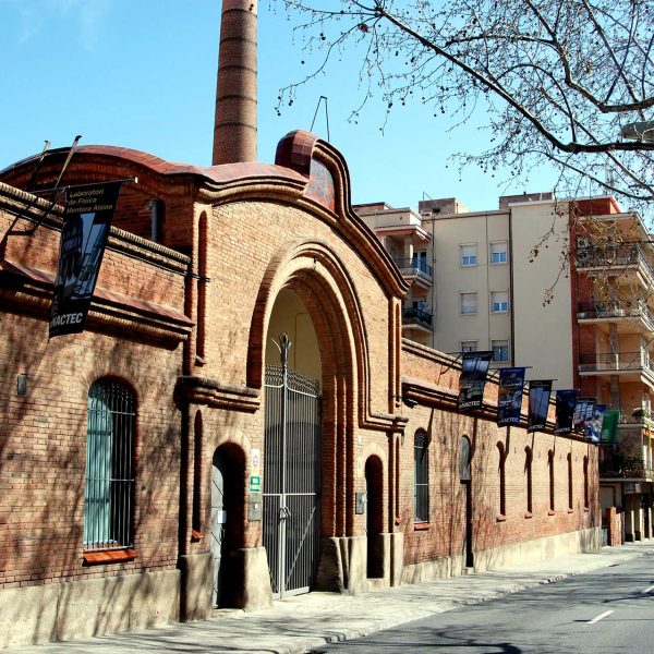 Terrassa.- Museu de la Ciència i de la Tècnica de Catalunya ubicat a l’antiga fàbrica Aymerich, Amat i Jover del 1907 formada per varis edificis. La nau principal té 11.000 Mts.2 (03/2007)