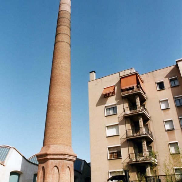 Terrassa.- Museu de la Ciència i de la Tècnica de Catalunya ubicat a l’antiga fàbrica Aymerich, Amat i Jover – Xemeneia de 42 Mts. d’alçada (5/1997)