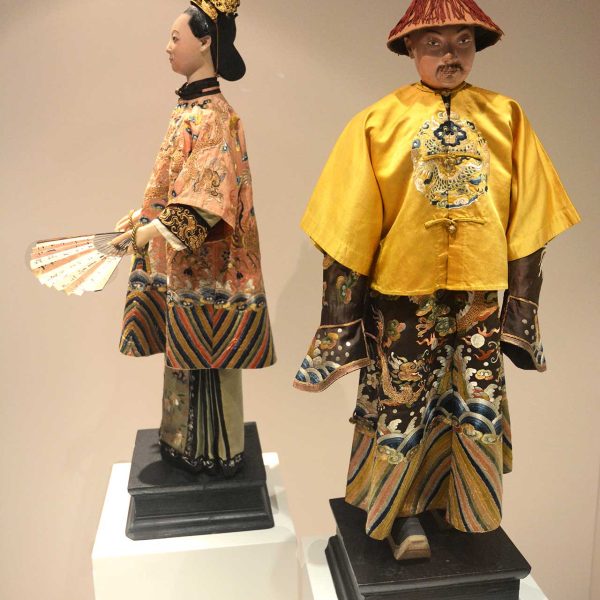 Terrassa.- Museu Tèxtil inaugurat l’any 1970 – Maniquís xinesos de Cantón S. XIX (11/2018)