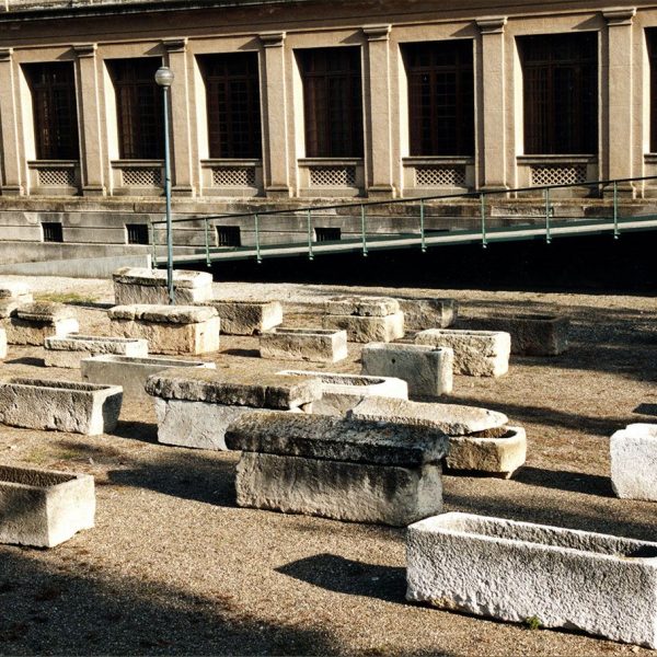 Tarragona.- Museu i Necròpolis Paleocristiana. Mostra el cementiri tardoromà dels S. III-V dC. millor conservat de l’imperi romà (4/1999)