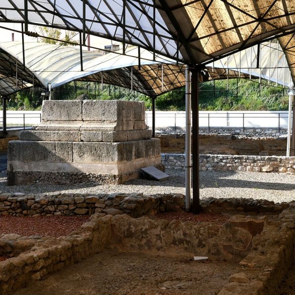 Tarragona.- Museu i Necròpolis Paleocristiana. Tomba de Mn. Joan Serra i Vilaró, historiador i arqueòleg amb aportacions de primer ordre sobre la història de Catalunya (3/2021)
