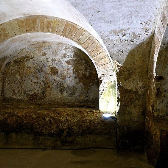 Tarragona.- Museu i Necròpolis Paleocristiana. Mausoleu amb cripta de planta quadrangular del que només es conserva la cripta funerària i el paviment (3/2021)
