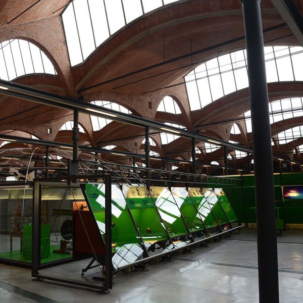 Terrassa.- Museu de la Ciència i de la Tècnica de Catalunya – Coberta formada per 161 voltes amb claraboies sostingudes per 300 columnes (11/2018)