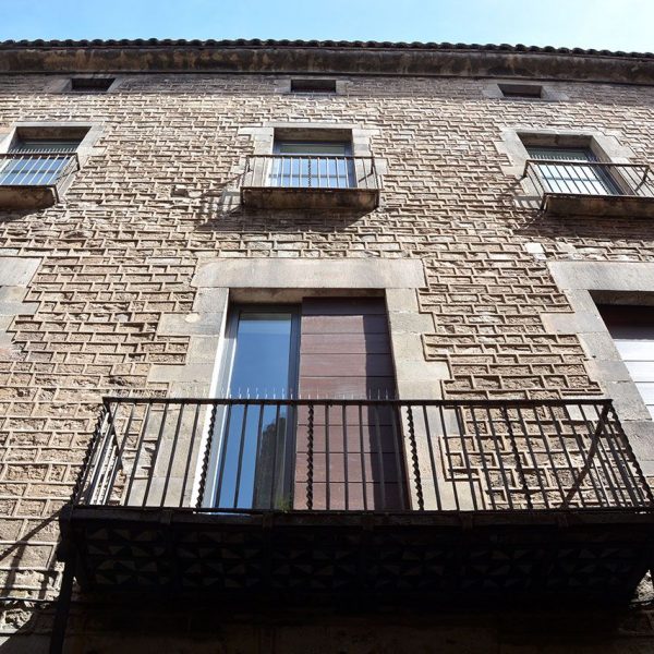 Barcelona.- Palau Aguilar (Museu Picasso) del S. XII reformat en el XV – Façana del carrer Montcada (4/2015)