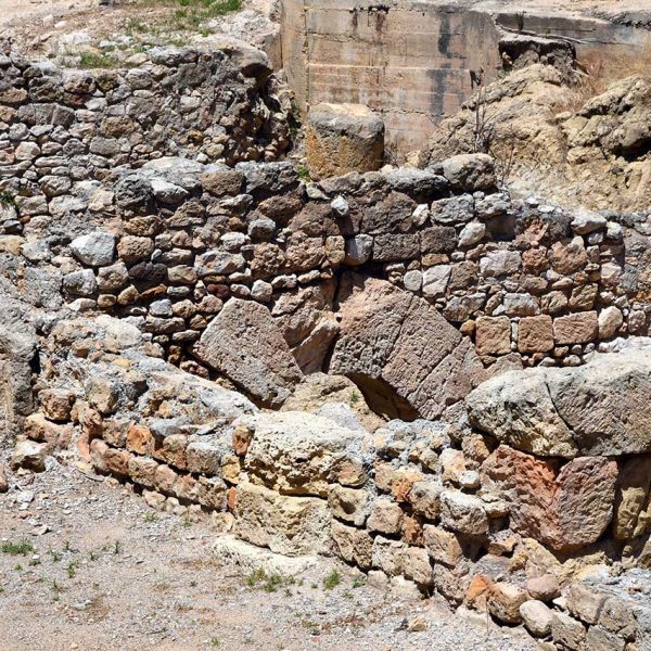 Tarragona.- Teatre del S. I dC. l’escenari s’alçava sobre un podi i es va aprofitar el desnivell del terreny per assentar-hi parcialment la graderia (5/2021)