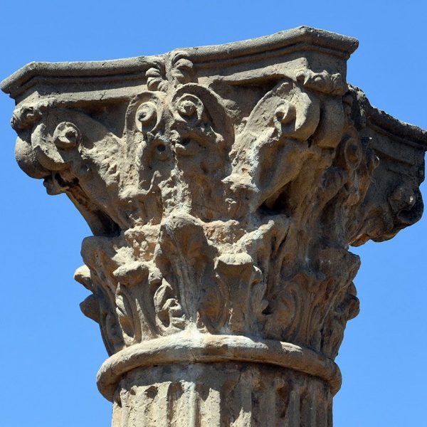 Tarragona.- Fòrum de la Colònia datat cap l’any 30 – Columnes d’ordre corinti corresponents a la columnata interior de la basílica (5/2021)