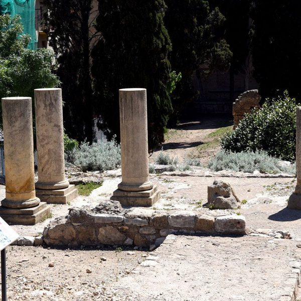 Tarragona.- Fòrum de la Colònia datat cap l’any 30 aC. – Edifici amb pati amb columnes toscanes i dipòsits sense identificar (5/2021)