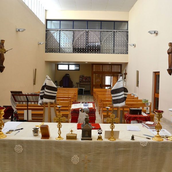 Manresa.- Església del convent de les caputxines cedit a la comunitat ortodoxa (8/2014)