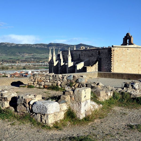 Montblanc.- Tossal ibèric del Pla de Santa Bàrbara ocupat per la tribu dels Cossetans entre el S. IV a II aC. format per petites cases i sitges (3/2014)