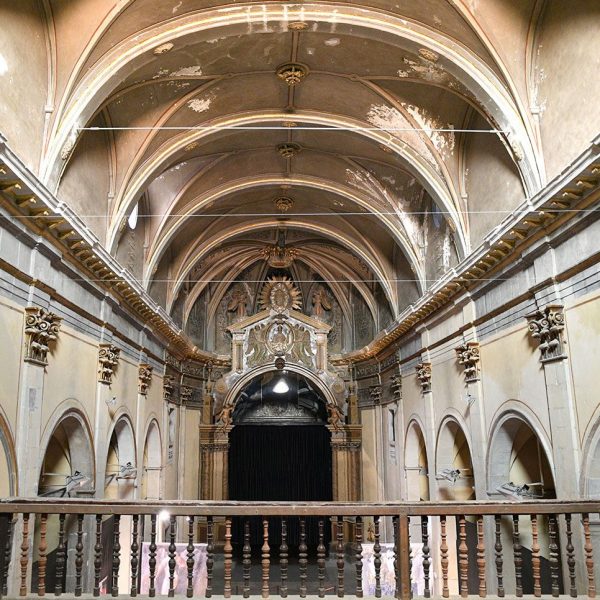 Vic.- Església barroca de la Pietat d’una sola nau amb capelles laterals coberta amb arcs de creueria amb llunetes. Actualment està dedicada a usos culturals (8/2021)