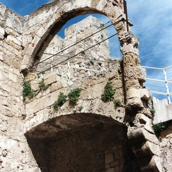 Tarragona.- Restes romanes que s’han conservat de l’antic Pretori i Fòrum Provincial al convertir-se el primer edifici en un castell durant l’època medieval (9/1998)