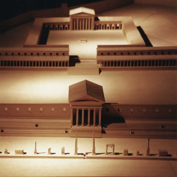 Tarragona.- Circ romà amb capacitat per 20.000 espectadors edificat per l’emperador Domicià (81-96 aC.) on es feien curses de cavalls, bigues i quadrigues (9/1998)