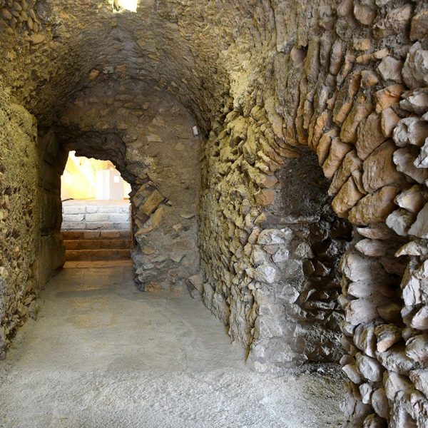 Tarragona.- Circ romà – Volta situada a continuació de la de Sant Ermenegild que accedeix a la Volta inferior del Fòrum Provincial (Torre del Pretori) (3/2022)