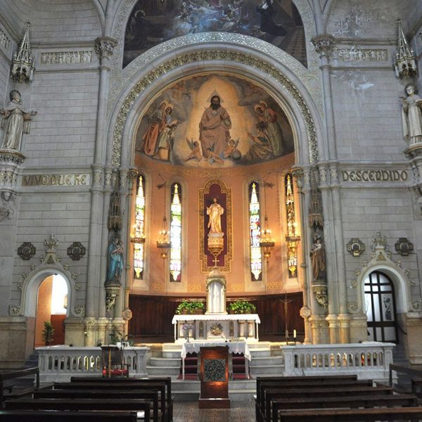 Tortosa.-Església de la Reparació d’estil eclèctic (1903) amb un cos central quadrat on s’aixeca la cúpula i es situen els fidels i als extrems hi han l’absis i el cor (7/2012)