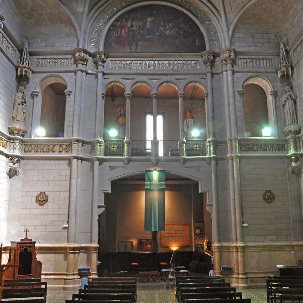 Tortosa.-Església de la Reparació - Fons de la nau amb el cor obert a la nau per quatre arcades de mig punt sobre columnes i dues finestres laterals obertes al mur (7/2012)