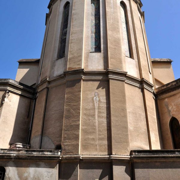 Tortosa.- Església historicista del Roser, S. XX Vista posterior de l’absis central poligonal (7/2012)