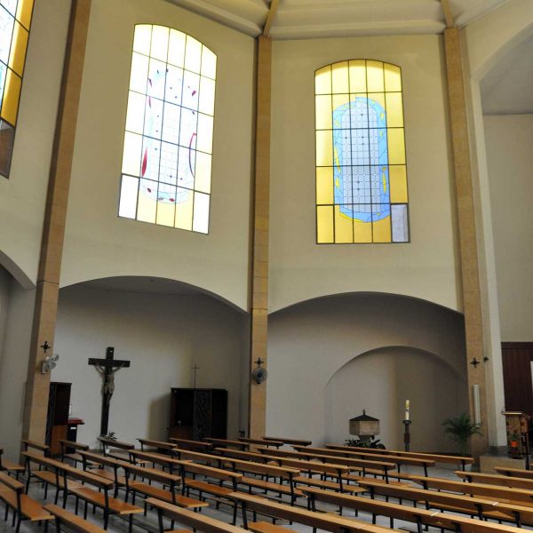 Tortosa.- Església barroca de Sant Blai, S. XVIII/XX de planta octogonal coberta amb una cúpula també octogonal esglaonada amb un crismó al vèrtex (7/2012)