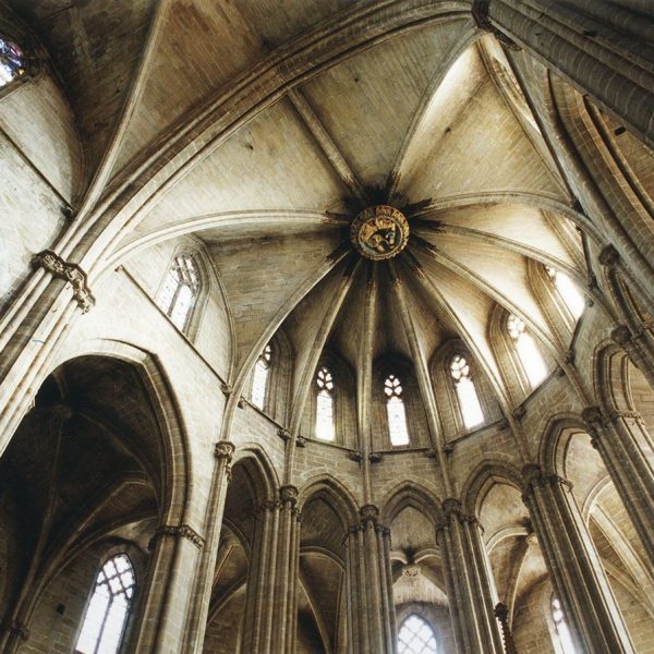 Tortosa.- Catedral de Santa Maria – Coberta de la capçalera amb l’absis poligonal de doble girola que permet tenir tres nivells de finestres (2/2003)