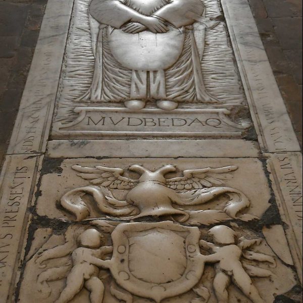 Tortosa.- Catedral de Santa Maria – Làpida sepulcral (7/2022)