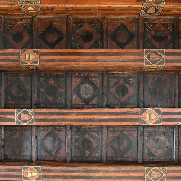 Tortosa.- Palau gòtic Despuig , S. XV/XVI – Vestíbul d’accés al pati que conserva l’estructura original amb el sostre enteixinat del S.XV (7/2022