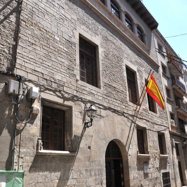 Tortosa.- Palaus Oriol del S. XV situat a la dreta i Despuig dels S. XV/XVI a l’esquerra ambdós gòtics els quals es troben connectats des de l’any 2012 (7/2022)