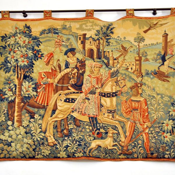 Tortosa.- Castell de la Suda – Polvorí del S. XVIII – Tapís costumista que decora el fons de la nau (8/2012)