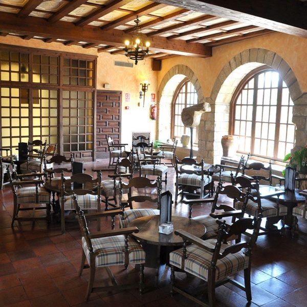 Tortosa.- Castell de la Suda – Interior de les instal·lacions del Parador de Turisme – Cafeteria (8/2012)