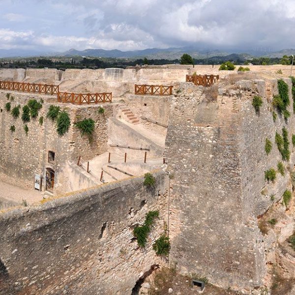 Tortosa.- Avançades de Sant Joan, Corresponent a diferents fortificacions dels S. XVII/XVIII situades dalt d’un turó i adossades a la muralla medieval (8/2012)