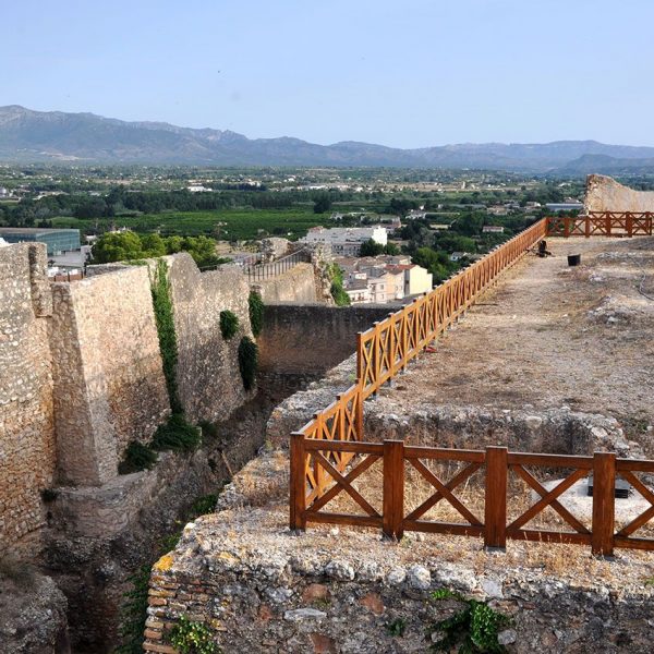 Tortosa.- Avançades de Sant Joan, Corresponent a diferents fortificacions dels S. XVII/XVIII situades dalt d’un turó i adossades a la muralla medieval (7/2012)