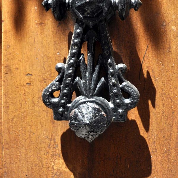 Tortosa.- Palau Capmany d’estil barroc/modernista, S. XVIII – Trucador de la porta de ferro forjat (7/2012)