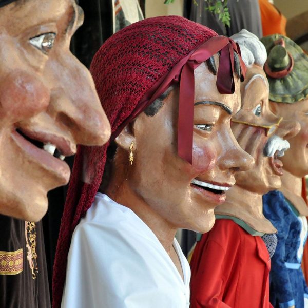 Tortosa.- Llotja del Gra – Exposició de Nanos acompanyants dels gegants a les cercaviles (7/2012)