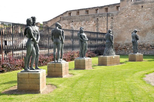 Tortosa.- Museu d’obres de l’escultor Santiago de Santiago composta de 91 obres en 23 grups escultòrics que tracten el tema “L’Home, la seva motivació i el seu destí (7/2012)