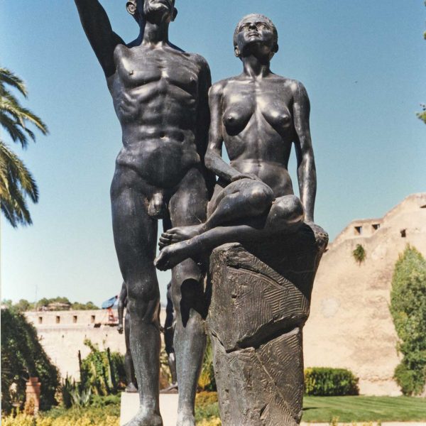 Tortosa.- Museu d’obres de l’escultor Santiago de Santiago – “Ocàs de la Vida” es un dels quatre grups aixecats als angles del monòlit “La Lluita de la Humanitat” (7/1996)