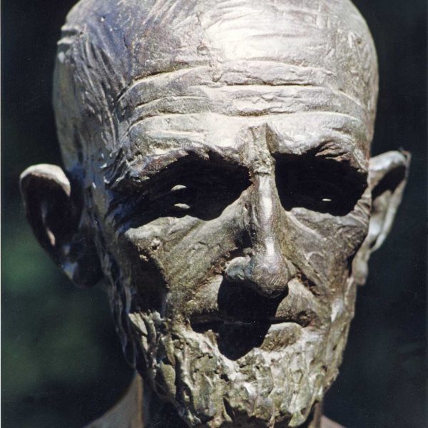 Tortosa.- Museu d’obres de l’escultor Santiago de Santiago – Detall d’una de les cares de les imatges que componen el grup “El pes de la Vida” (7/1996)