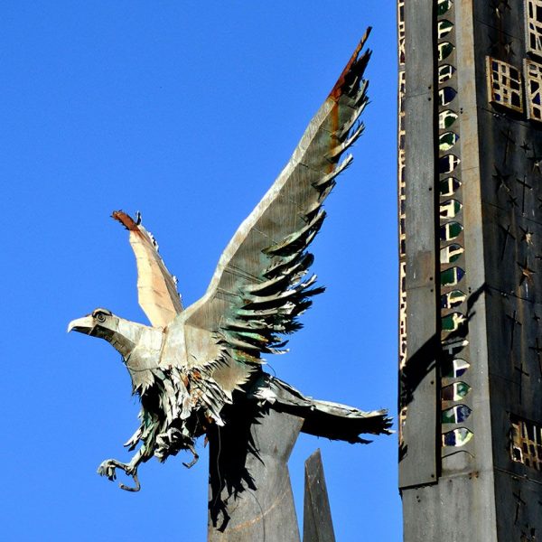 Tortosa.- Monument a la Batalla de l’Ebre inaugurat l’any 1966 pel General Franco - Punta petita de 16 Mts. coronada per una àguila amb les ales esteses (11/2010)